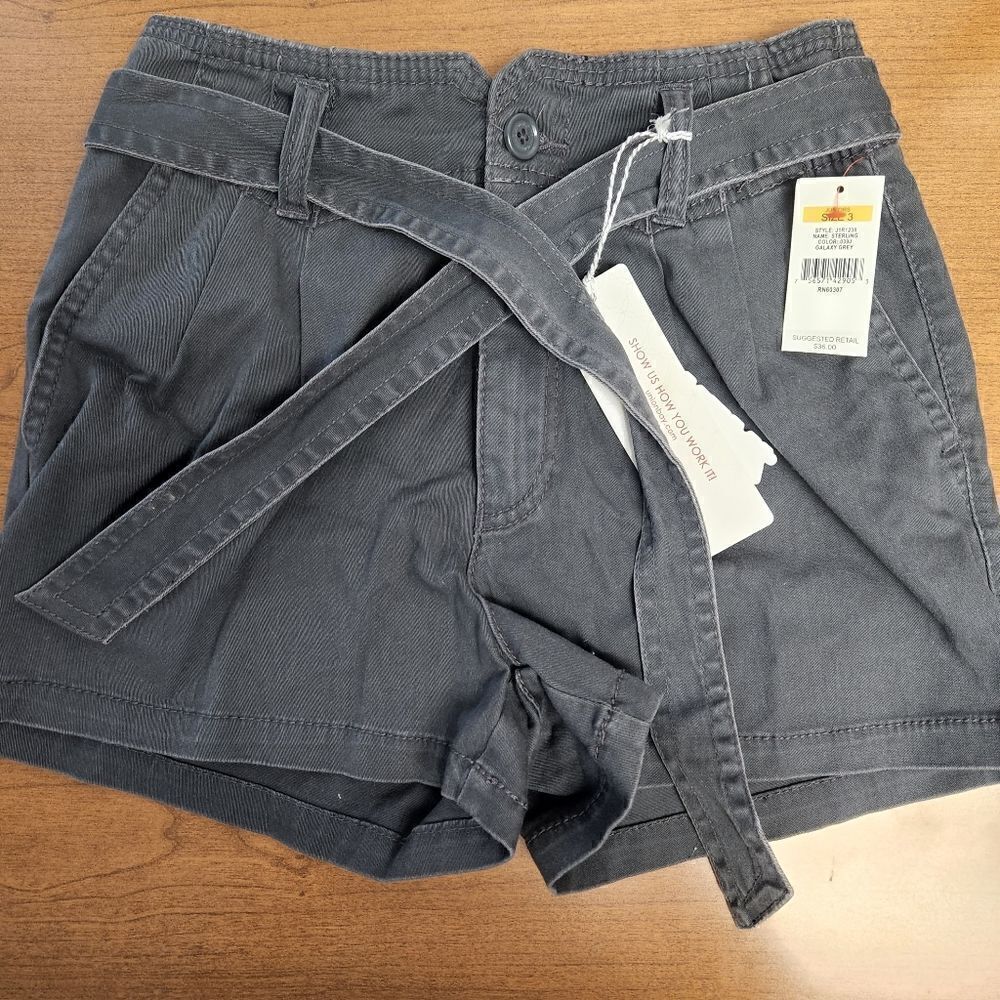 💕NWT Unionbay Galaxy Grey ultra high rise shorts size 3.